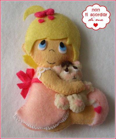 Bimba con gattino Bimba con gattino