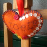 Portachiave a forma di cuore.