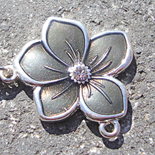 Centrale per collana medio a forma di fiore