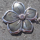 Centrale per collana grande a forma di fiore