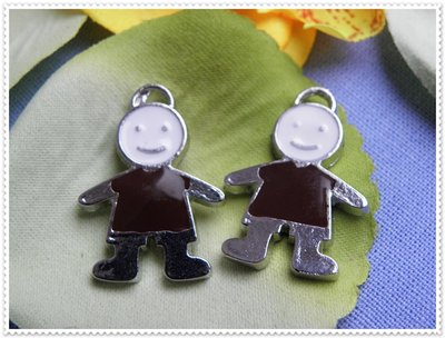 1 pz CHARM SMALTATO BAMBINO MARRONE 25mm 1 pz CHARM SMALTATO BAMBINO MARRONE 25mm