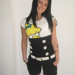 Un elegante paio di pantaloni con un corsetto
