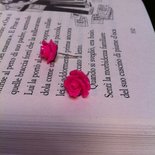ORECCHINI PER LOBO CON ROSE IN RESINA COLOR FUCSIA