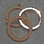 1 charm dorato con brillantini