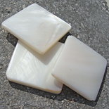 1 perla a rombo in madreperla bianco naturale
