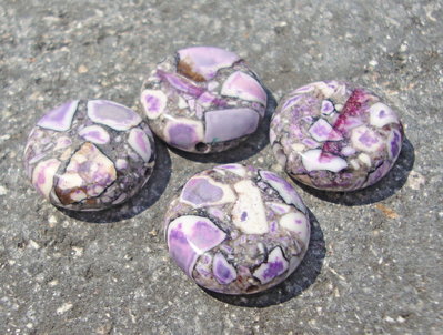2 perle a pastiglia grande in pietra sintetica viola - effetto granito 2 perle a pastiglia grande in pietra sintetica viola - effetto granito