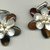Orecchini a clips con fiore in agata