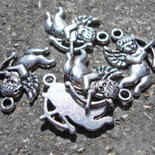 San Valentino Ciondolo - charm a forma di cupido in argento tibetano