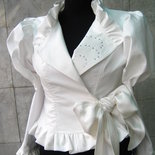 Elegante giacca bianca con pietre