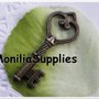 1 pz CIONDOLO PENDENTE CHIAVE  BRONZO VINTAGE 45MM