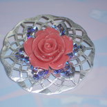 Spilla in filigrana argentata con rosa rossa e swarovski