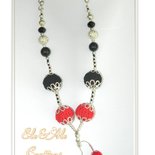COLLANA CON PERLE RIVESTITE ALL'UNCINETTO, COLOR ROSSO E NERO