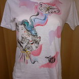 T-shirt ragazza che fuma