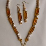 Collana corta con perle, pasta di vetro, swarovski con murrina a forma di cuore come pendente, orecchini a corredo fatta a mano