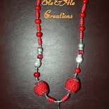 COLLANA ROSSA REALIZZATA ALL'UNCINETTO