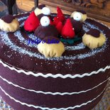 Torta - scatola portaoggetti decorata a mano