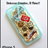 Cover Iphone 5 CELESTE panna, fiocco, cookie, kit kat, kinder bueno, donut, ciambella, torta, nutella