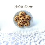 anello regolabile su piattino in ceramica e biscottini cookies handmade