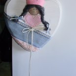 CUORE BABY LEGNO DIPINTO, APPLICAZIONI NASTRI, CUORE FANTASIA, FETTUCCE, SANGALLO, CAPPELLO IN FELTRO CON FIORELLINI E CAMPANELLINO, INTERAMENTE FATTO E DIPINTO A MANO