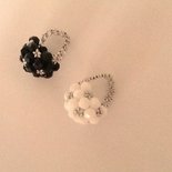 Anello con mezzi cristalli Anello con mezzi cristalli