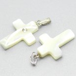 CHARM CROCE IN MADREPERLA CON PUNTO STRASS 29X15 MM