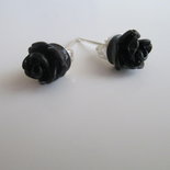 Orecchini con fiorellino nero