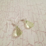Orecchini con goccia verde trasparente