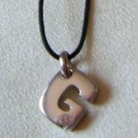 collana con cordino e ciondolo lettera ,,G,,