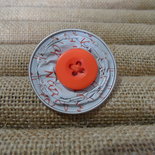 Anello bottone bianco e arancione