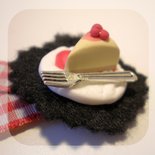 LET'S EAT brooch