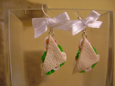 orecchini fimo e cernit tramezzini e fiocchi bianchi orecchini fimo e cernit tramezzini e fiocchi bianchi