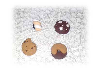 Calamite golose (biscotti abbracci, gocciole, pan di stelle, marshmallow) fimo Calamite golose (biscotti abbracci, gocciole, pan di stelle, marshmallow) fimo