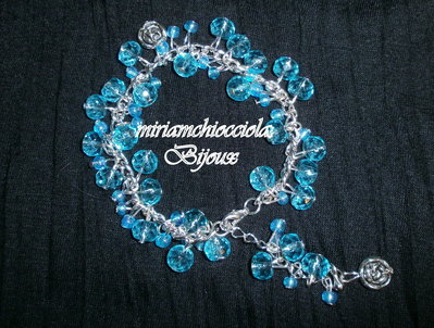 Bracciale con cristalli azzurri Bracciale con cristalli azzurri