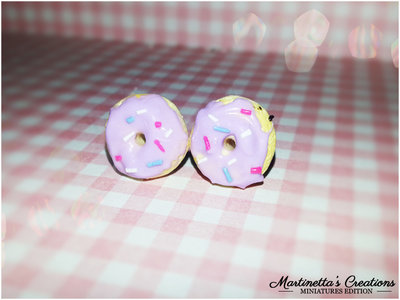Orecchini mini ciambelline/ donuts colorate in fimo Orecchini mini ciambelline/ donuts colorate in fimo