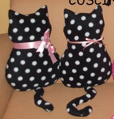 CUSCINO GATTO NERO A POIS BIANCO