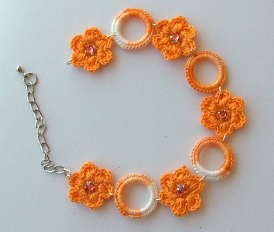 BRACCIALE FIORI AD UNCINETTO 