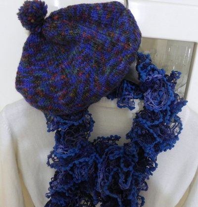 Cappello e sciarpa fatti a mano Cappello e sciarpa fatti a mano