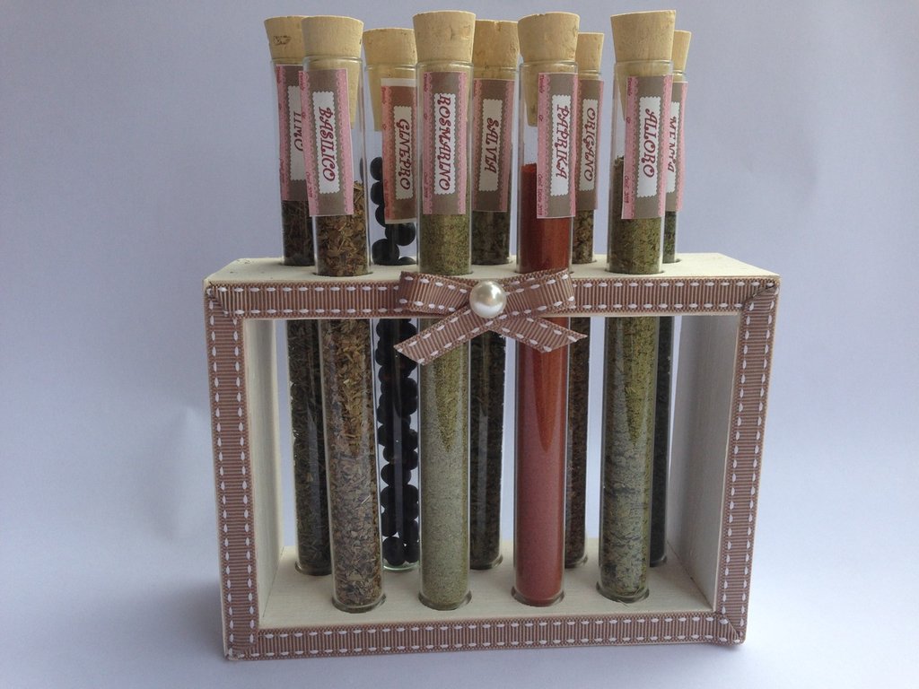 Porta spezie con provette di vetro e supporto in legno, idea ... Portaspezie shabby