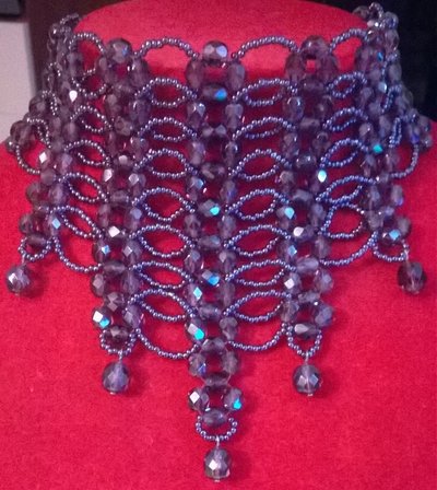 collana, collarino, girocollo in mezzo cristallo viola e conteria collana, collarino, girocollo in mezzo cristallo viola e conteria