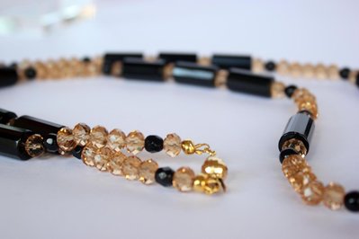 COLLANA LUNGA ONICE NERO E CRISTALLI DORATI COLLANA LUNGA ONICE NERO E CRISTALLI DORATI