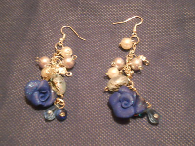 orecchini con rose in fimo orecchini con rose in fimo