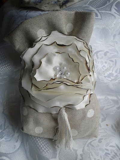 SACCHETTO IN LINO SERIE "SHABBY POIS" CON GESSETTO PROFUMATO SACCHETTO IN LINO SERIE "SHABBY POIS" CON GESSETTO PROFUMATO