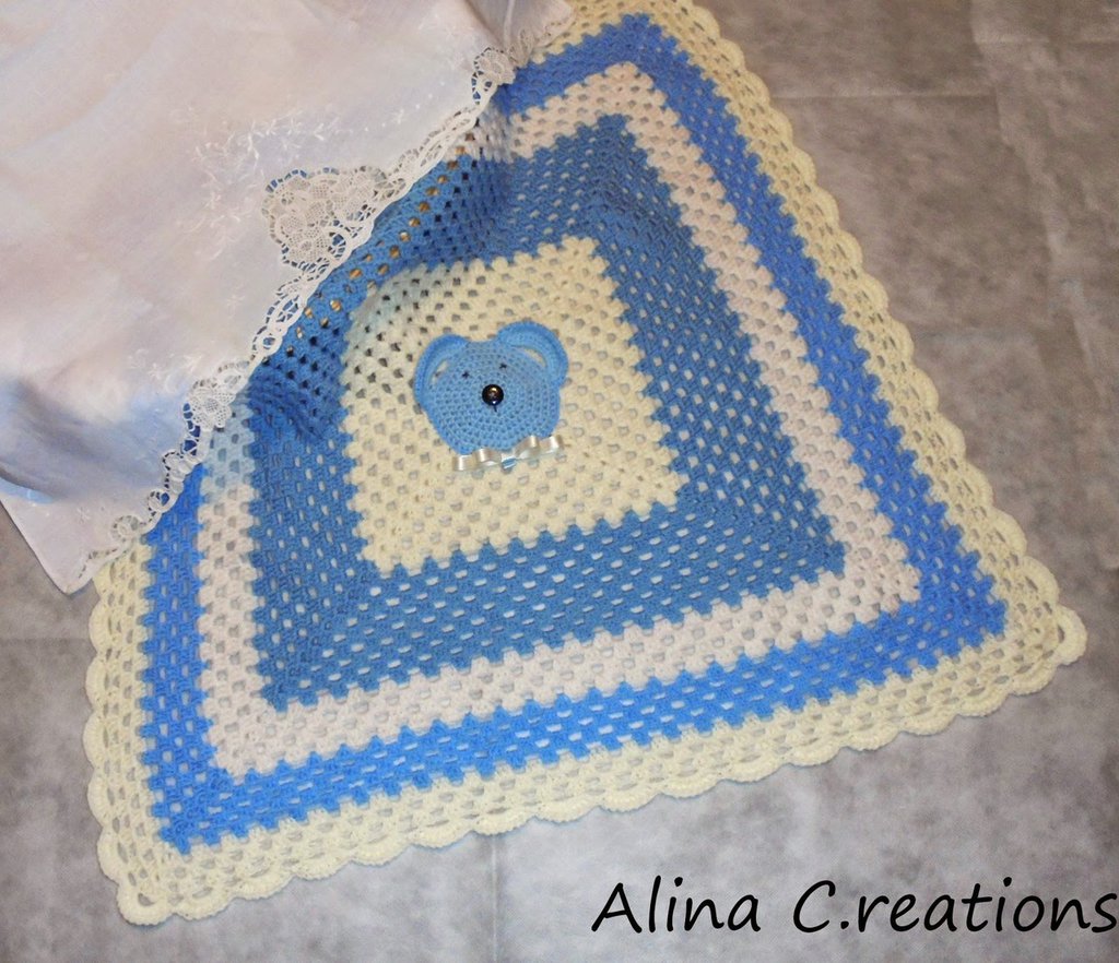 Copertina crochet in lana per neonato con orsetto for Lo spazio di lilla copertine neonato