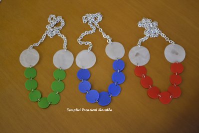 Collana cerchi plastica riciclata - fatta a mano collana estiva - vari colori Collana cerchi plastica riciclata - fatta a mano collana estiva - vari colori