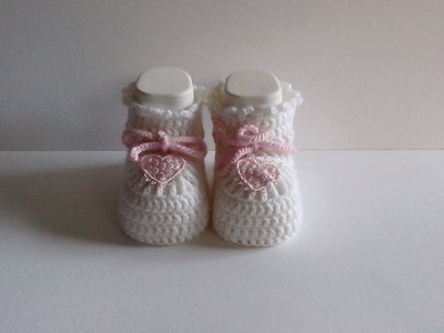 Scarpine all’uncinetto di lana Baby fatte a mano Scarpine all’uncinetto di lana Baby fatte a mano