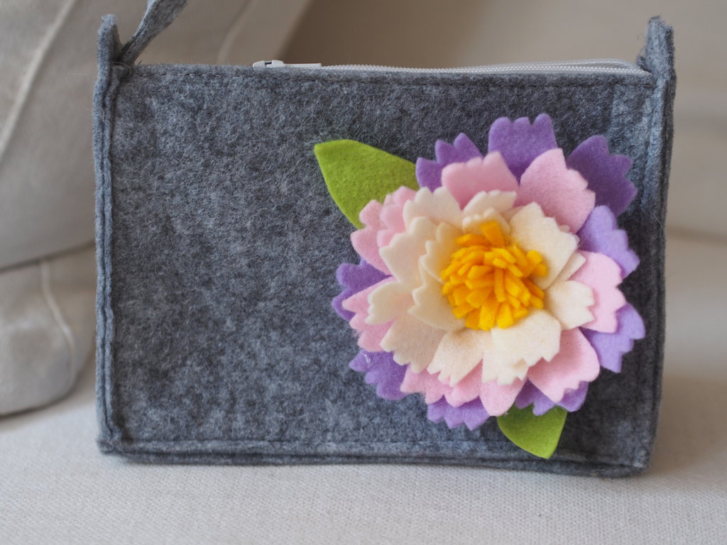 Astuccio in feltro grigio.pochette porta trucco,porta penne ... Porta a libro grigia