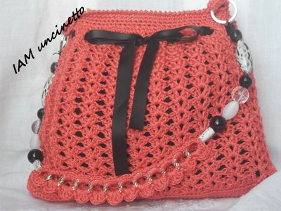 Borsa all'uncinetto in cotone arancione corallo con tracolla catena e perle Borsa all'uncinetto in cotone arancione corallo con tracolla catena e perle