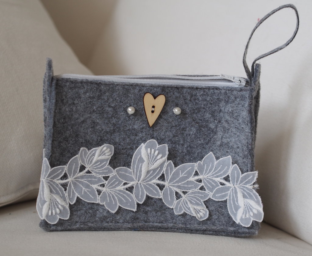 Astuccio in feltro. grigio chiaro. pochette porta trucco,porta ... Porta a libro grigia