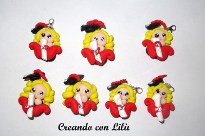 CIONDOLO IN FIMO FOLLETTINA LAUREA CM 3/3,5 CIONDOLO IN FIMO FOLLETTINA LAUREA CM 3/3,5