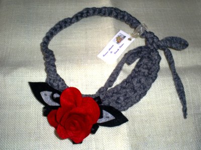 collana in fettuccia e feltro collana in fettuccia e feltro